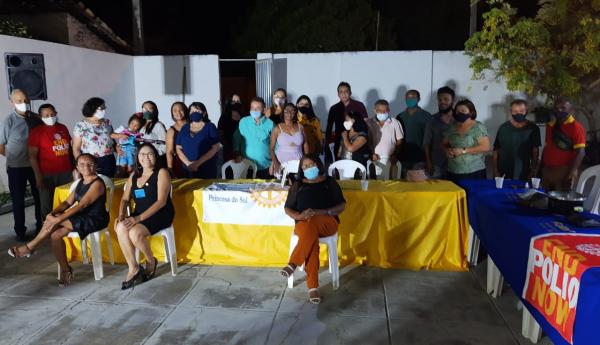 Rotary Club realiza reunião festiva em homenagem ao Dia dos Professores