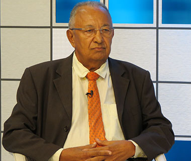 Dr Pessoa evita confronto com Mão Santa: "mando um abraço pra ele"
