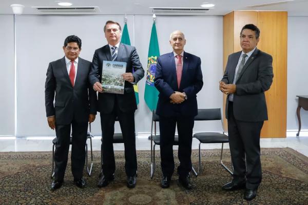  Em outubro de 2019, Bolsonaro e o ministro Luiz Eduardo Ramos receberam os pastores Gilmar Santos (&agrave; esquerda) e Arilton de Moura (&agrave; direita).(Imagem:Carolina Antunes/PR )