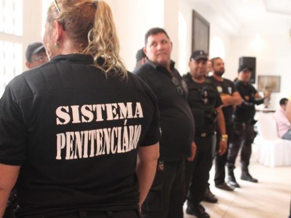 Governo promete gratificar agentes com bom desempenho em presídios