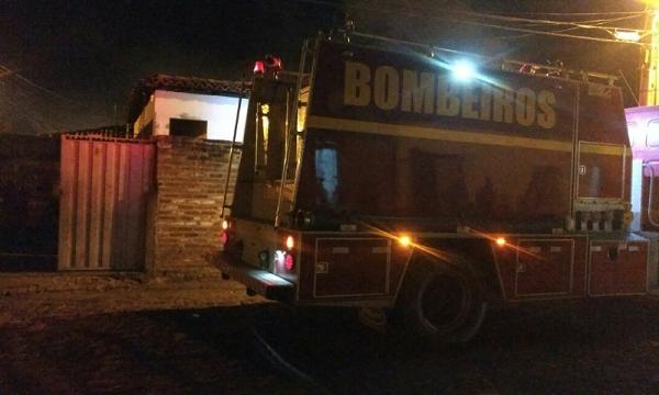 Incêndio destrói residência em Floriano
