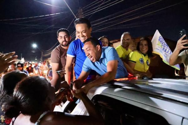Joel percorre ruas de Floriano em meio a multid&atilde;o: 
