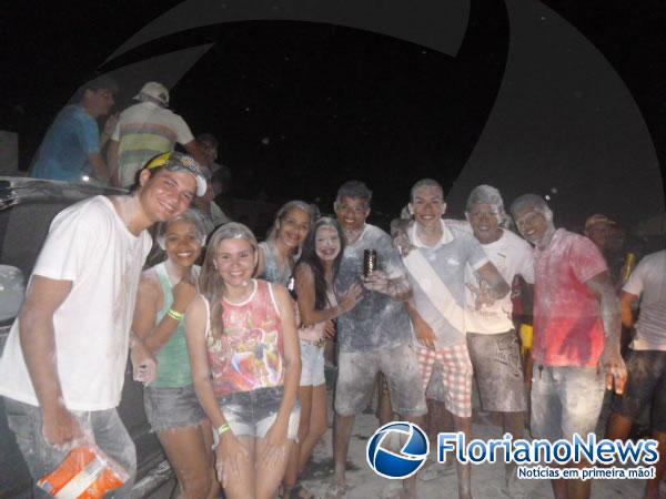 Bloco Os Papeleiros abre o carnaval de Bar&atilde;o de Graja&uacute; com o tradicional Z&eacute; Pereira. (Imagem:FlorianoNews)