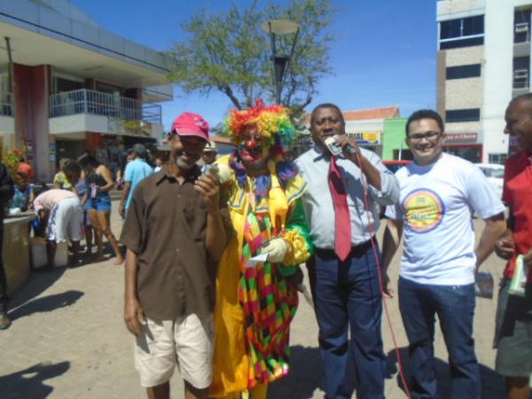 Parceria entre Meio Norte e R&aacute;dio Difusora &eacute; celebrada com atividade no centro de Floriano.(Imagem:FlorianoNews)