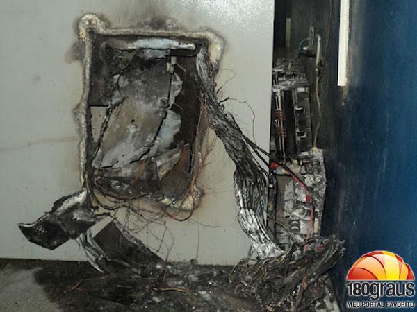 Homens arrombam caixas eletrônicos do BB em Parnaíba
