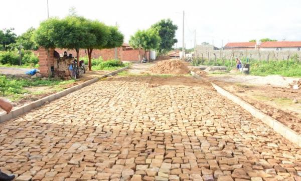 Calçamento contempla ruas do bairro Santa Rita em Floriano