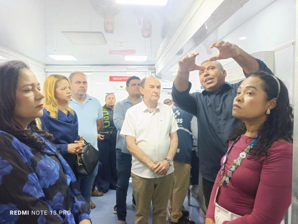  Prefeito Ant&ocirc;nio Reis visita Carreta da Oftalmologia e destaca amplia&ccedil;&atilde;o de atendimentos para Floriano e regi&atilde;o(Imagem:FlorianoNews)