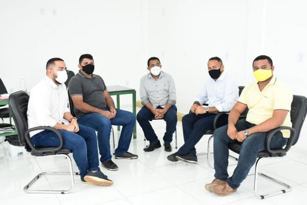 Prefeito Joel se reúne com agentes de trânsito de Floriano