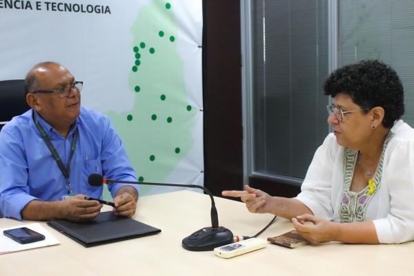 Reitor do IFPI, Paulo Borges, e a secret&aacute;ria da SAF, Rejane Tavares.(Imagem:Felipe Soares)