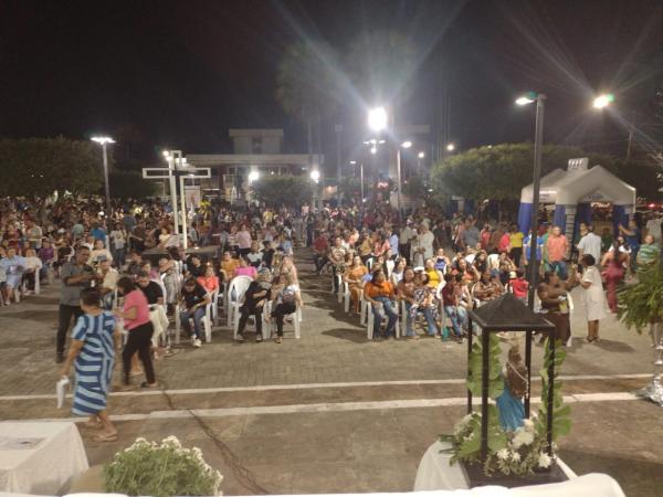 Fi&eacute;is participam de prociss&atilde;o e missa campal para celebrar S&atilde;o Pedro de Alc&acirc;ntara(Imagem:FlorianoNews)