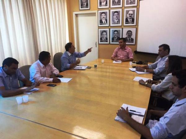 Prefeitura de Floriano se reúne com a Eletrobras e discutem Tarifa Social de Energia