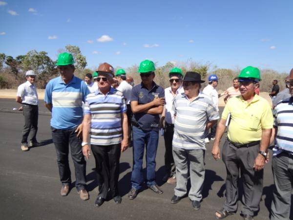 Secret&aacute;rio dos Transportes e deputado estadual visitam canteiro de obras do aeroporto Cangapara.(Imagem:FlorianoNews)
