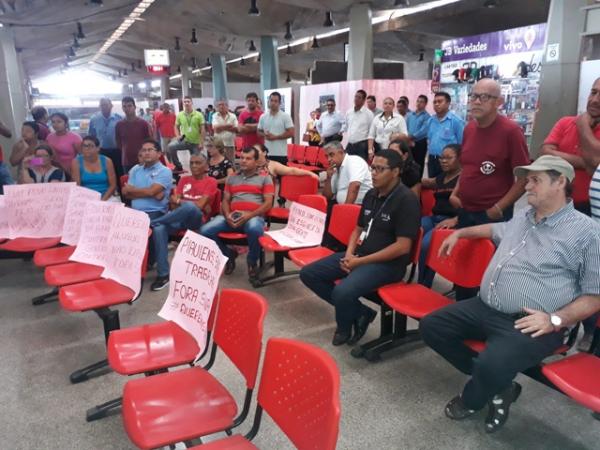 Gustavo Neiva e Comiss&atilde;o de Deputados vistoriam Terminal Rodovi&aacute;rio de Teresina.(Imagem:ASCOM)