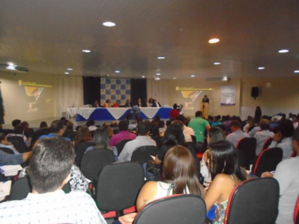 TCE-PI re&uacute;ne gestores e controladores sociais em semin&aacute;rio em Floriano.(Imagem:FlorianoNews)