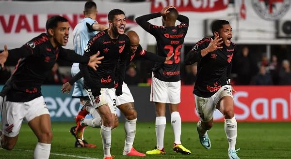 Athletico faz história contra o Estudiantes e chega à semifinal de Libertadores após 17 anos