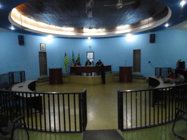 Sess&atilde;o da C&acirc;mara com apenas 5 vereadores(Imagem:Floriano News)