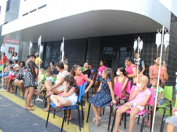 Crian&ccedil;as ficaram encantadas com a chegada do Papai Noel.(Imagem:Ellyo Teixeira/G1)