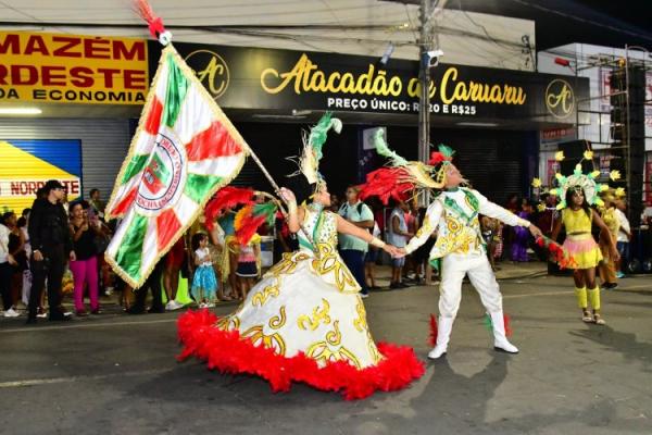 Desfile das Escolas de Samba encanta público na Avenida Getúlio Vargas.(Imagem:Secom)