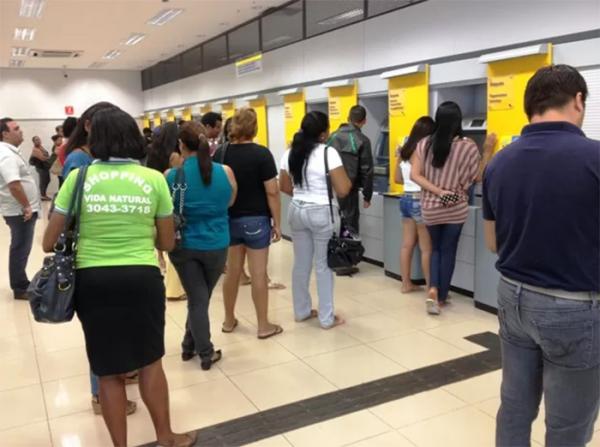 Bancos fecham nesta sexta-feira (30) e só reabrem na segunda-feira (2)