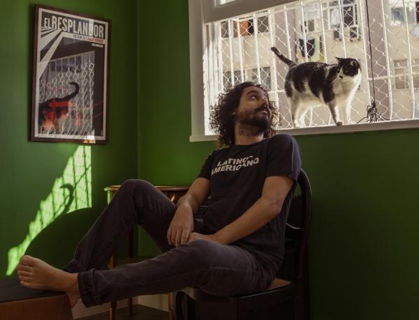 George Sauma anuncia o álbum autoral "Só saudade" com single que inclui texto na voz do ator Lázaro