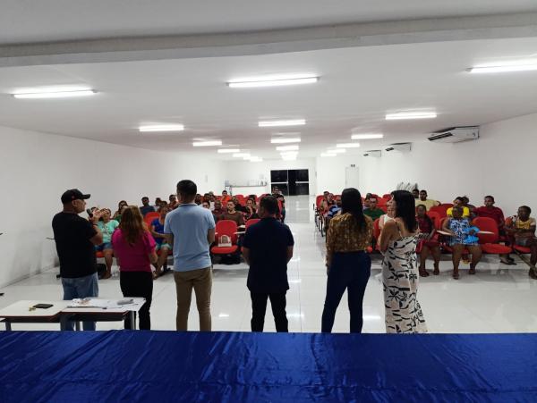 Reuni&atilde;o alinha detalhes com ambulantes para o Z&eacute; Pereira de Bar&atilde;o de Graja&uacute;, garantindo organiza&ccedil;&atilde;o e seguran&ccedil;a.(Imagem:FlorianoNews)