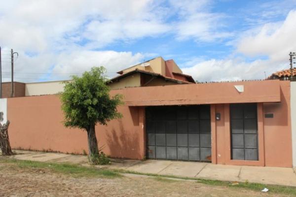 Após venda de patrimônio, casa de cartola vira "sede" do Flamengo-PI