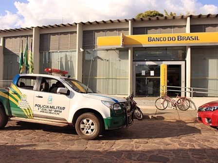 Quadrilha arromba cofre de agência do BB em Batalha