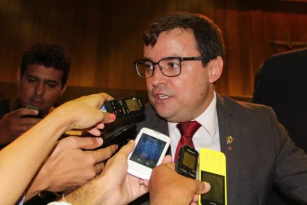Fábio Novo evita falar em "traição" e respeita decisão de colegas