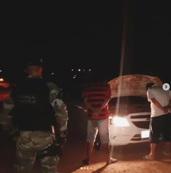 Operação da Força Tática resulta em prisão por tráfico de drogas e cumprimento de mandado de prisão
