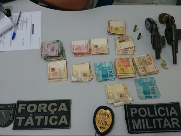 PM prende dois suspeitos de assalto a casa lotérica e recupera R$ 5 mil no PI