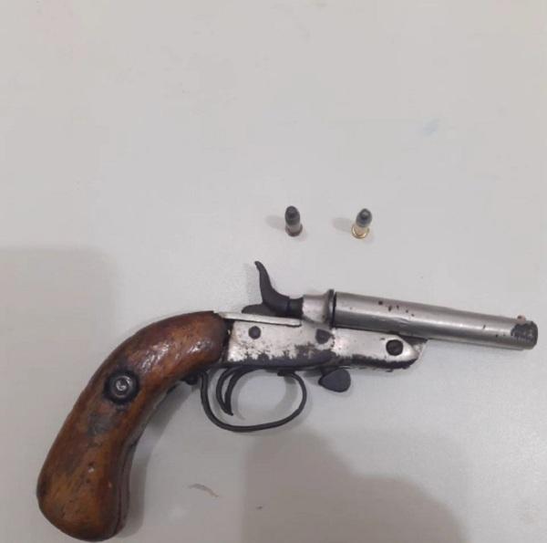 Polícia Militar de Floriano age rápido e prende suspeito de porte ilegal de arma de fogo