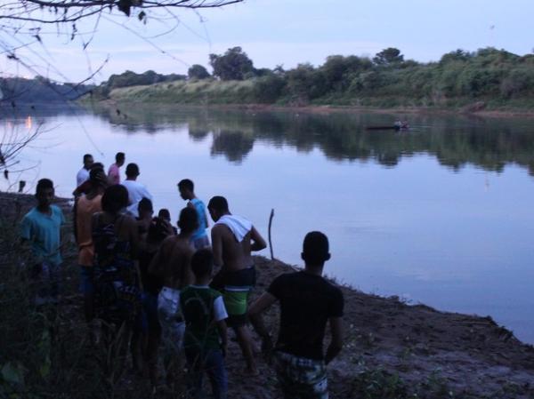 Garoto de 12 anos desaparece no Rio Poti e Bombeiros fazem buscas