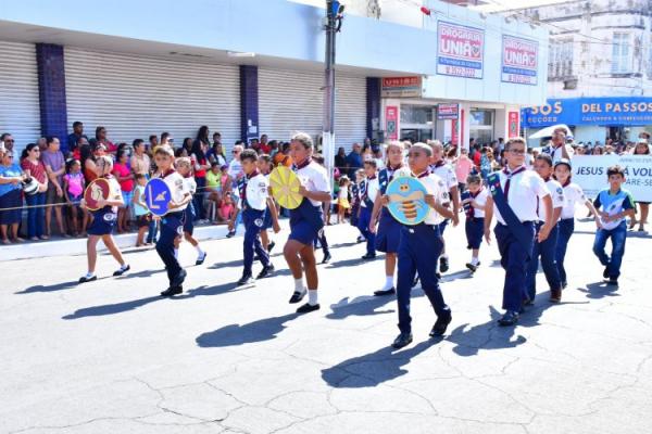 Desfile C&iacute;vico marca as comemora&ccedil;&otilde;es pela Independ&ecirc;ncia do Brasil em Floriano.(Imagem:Secom)