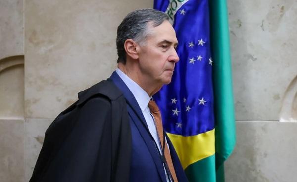 Zanin e Dino estão aptos para julgar Bolsonaro, decide Barroso