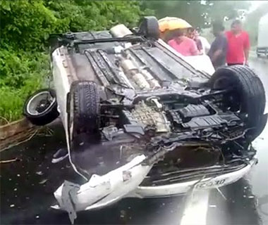 Carro capota na BR-343 e advogado florianense escapa com vida