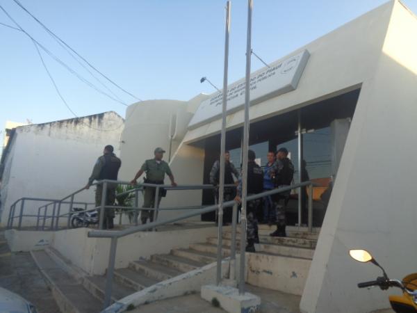 Alunas são vítimas de assalto próximo a escola em Floriano