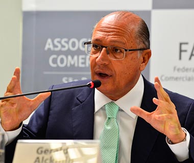 Voto em Bolsonaro elegerá o PT, diz Geraldo Alckmin