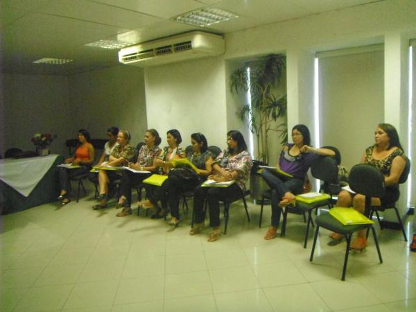 T&eacute;cnicos e auxiliares em enfermagem recebem capacita&ccedil;&atilde;o.(Imagem:FlorianoNews)