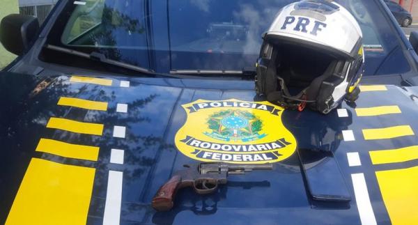 PRF prende jovem armado e apreende adolescente após perseguição em Teresina