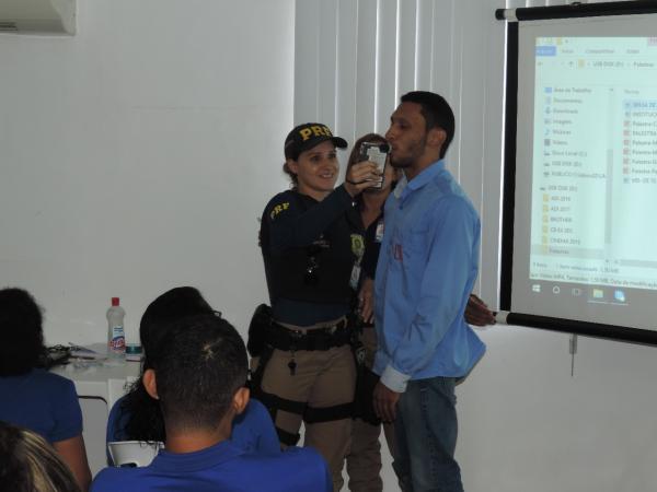 PRF realiza palestra(Imagem:Divulga&ccedil;&atilde;o/PRF)