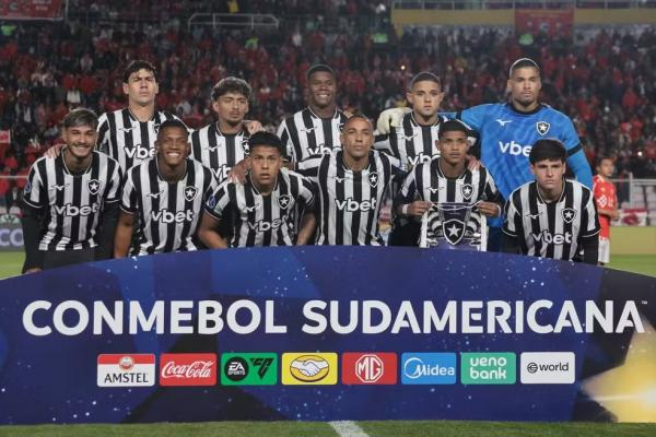 Botafogo posado Cienciano (Imagem: Jose Angulo/AFP)