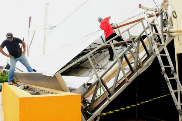 Prefeitura de Floriano adota medidas após desabamento parcial de marquise no Mercado Público(Imagem:Secom)