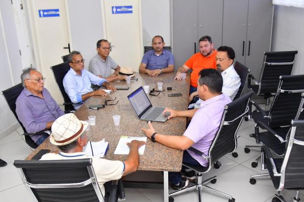 Câmara Municipal discute minuta de projeto de lei para fortalecer empresas de Floriano