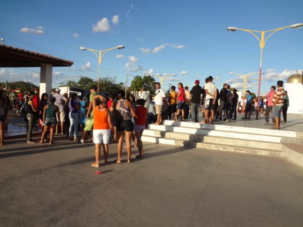 Coliga&ccedil;&atilde;o For&ccedil;a do Povo realizou concentra&ccedil;&atilde;o na Pra&ccedil;a Santo Ant&ocirc;nio.(Imagem:FlorianoNews)