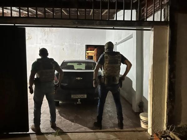 Adolescentes são apreendidos e adultos presos com carro usado em assalto contra delegado em Teresina