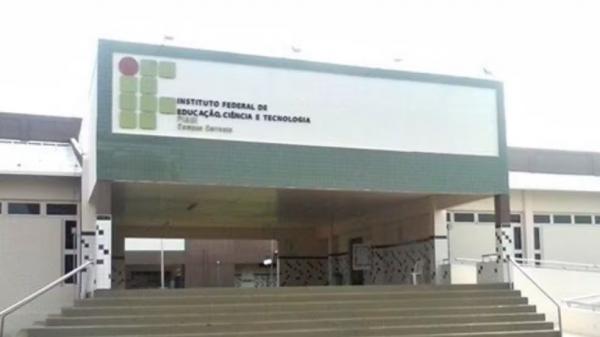 Professor do IFPI é afastado após exibir filme com cenas impróprias para alunos