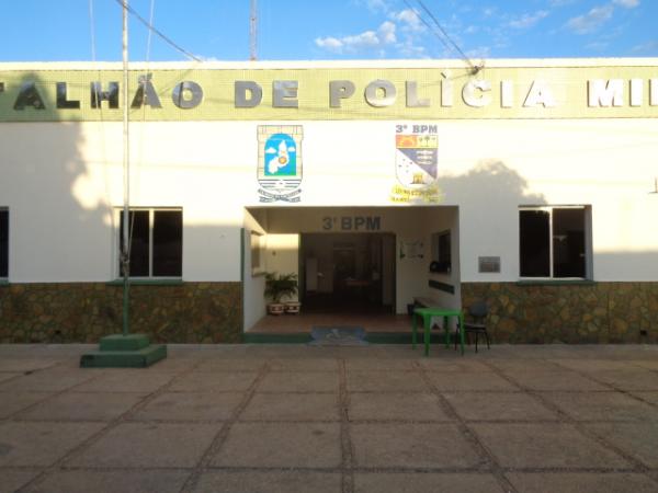 Motocicleta roubada é abandonada no cais de Floriano