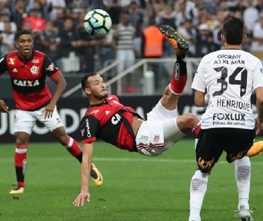 Candidatos ao título nacional estarão em campo neste domingo