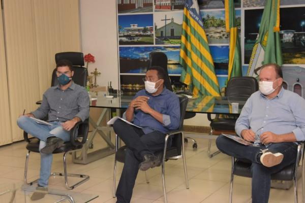 Prefeito se reúne com representantes do comércio de Floriano para avaliar a retomada da economia