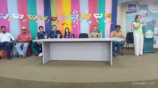 Secretaria de Turismo e Desenv. Econômico reúne barraqueiros para alinhar organização do Carnaval